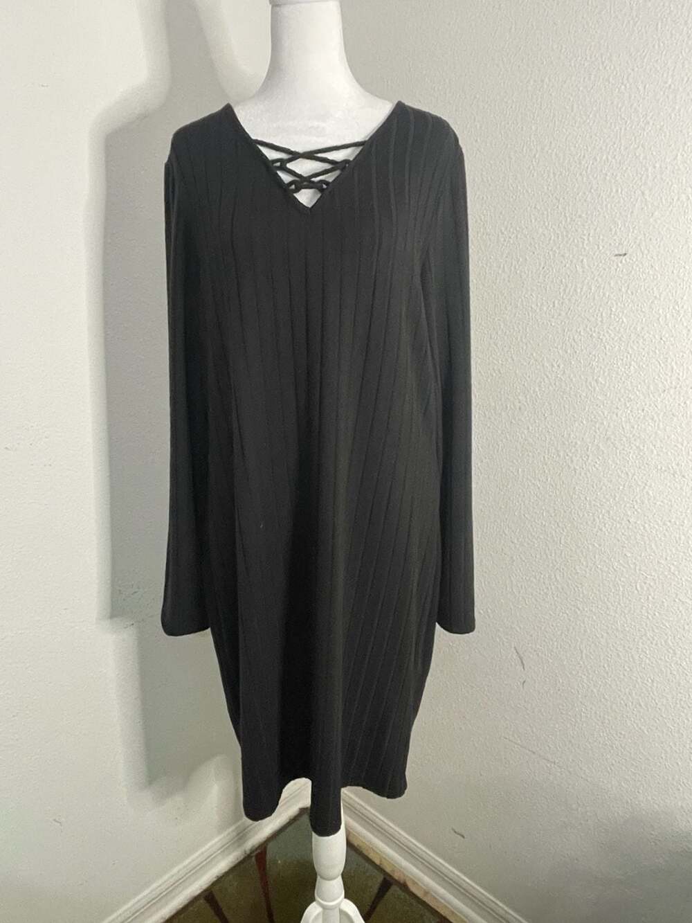 SHEIN Plus Size Black Long Sleeve V-Neck Ribbed Knit Tunic Dress